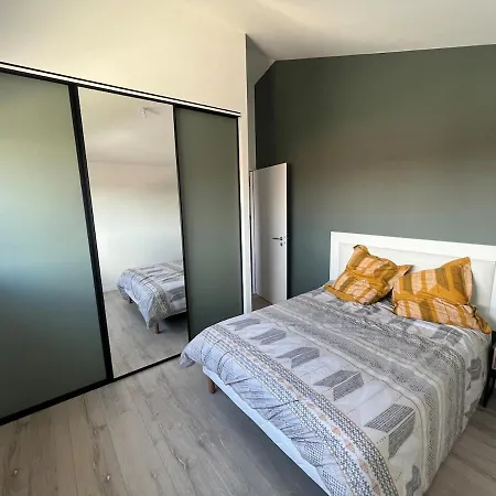 Avec Piscine Et Vila *