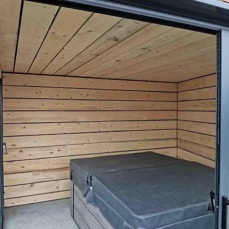 Avec Piscine Et Vila