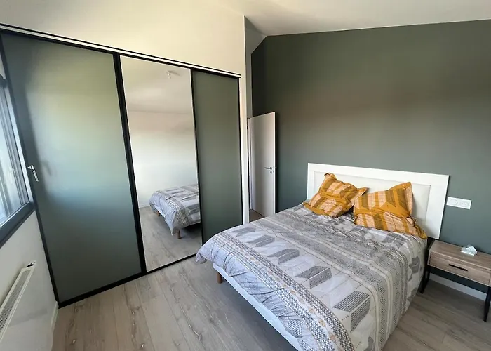 Avec Piscine Et Villa *