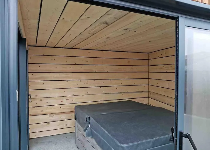 Avec Piscine Et Villa